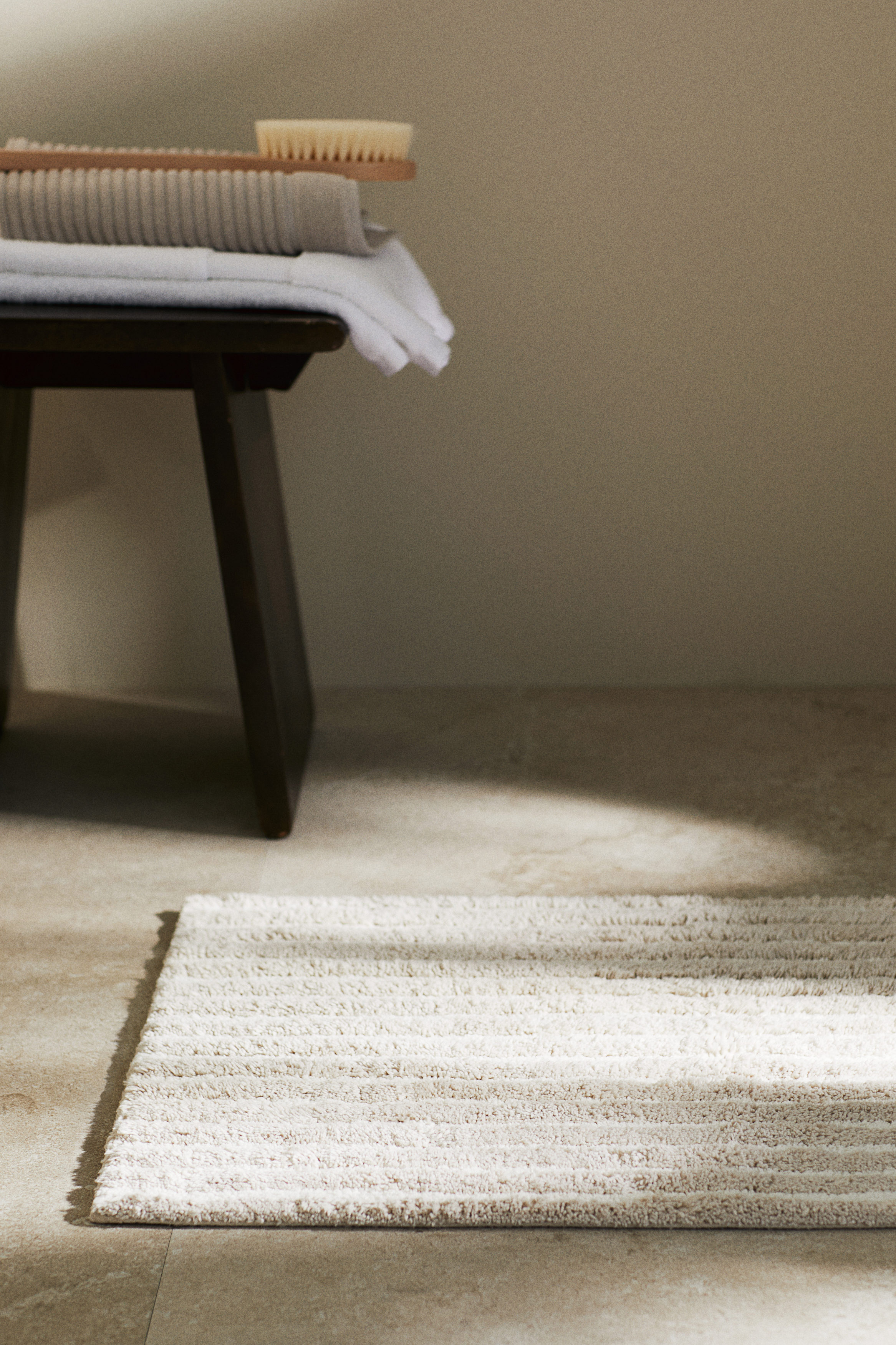 Tufted cotton bath mat (light beige)