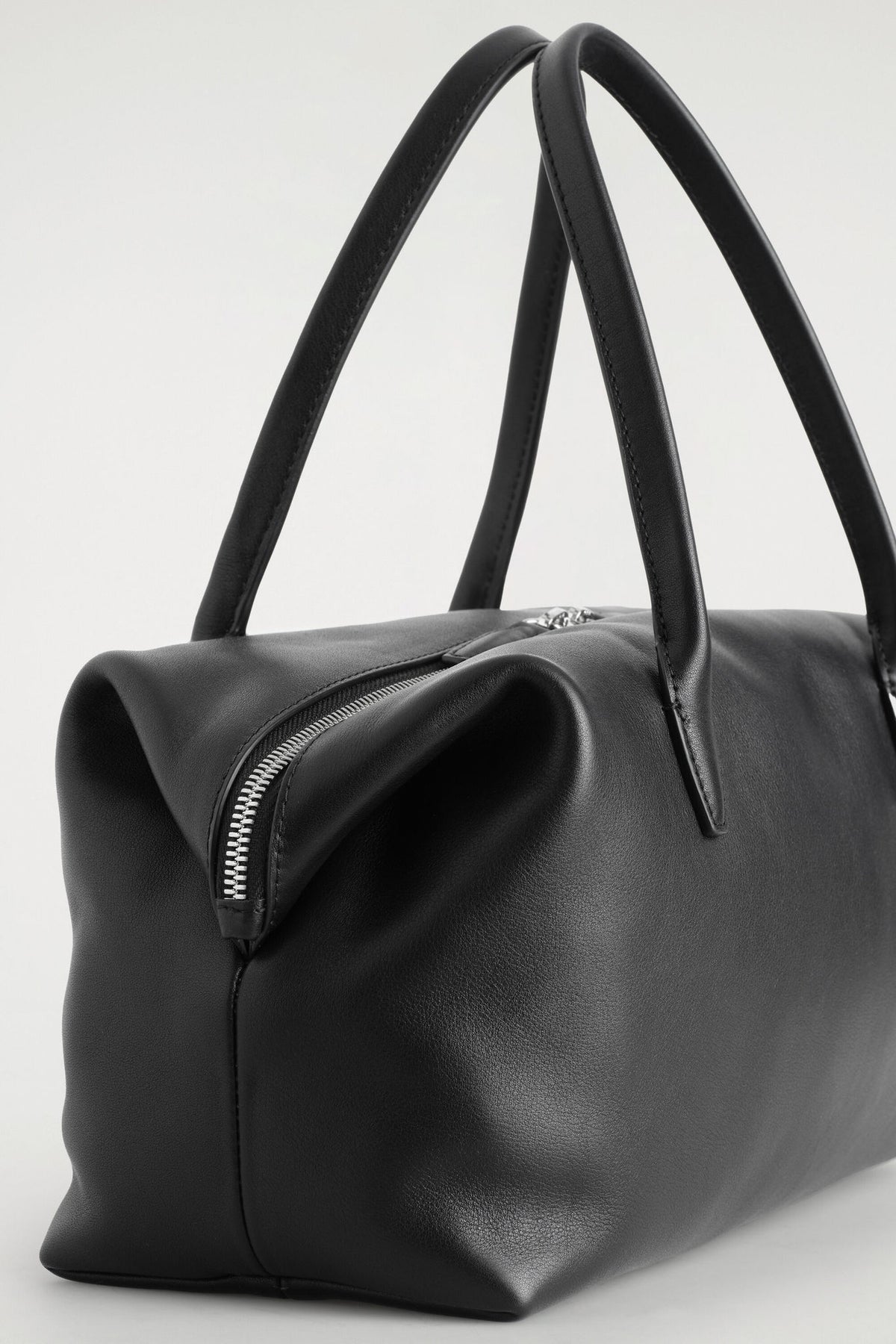 MONTMARTRE BOWLING BAG - LEATHER — Black dark