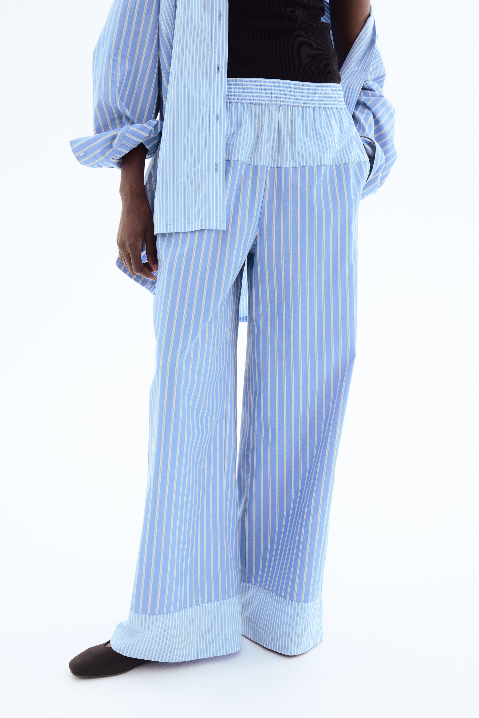Loose-fit cotton trousers