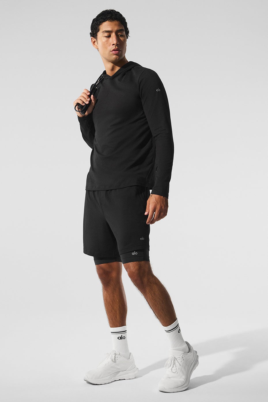 【大人気】★alo Yoga★ Conquer React 2-in-1 ショートパンツ Conquer React 2-In-1 Performance Short - Navy/Black | ALO