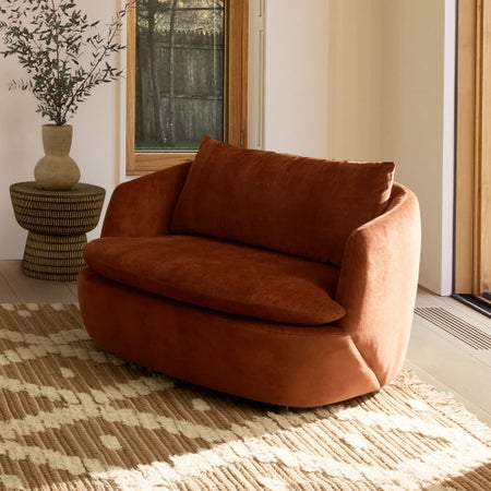 Crescent Grand Swivel Chair Crescent Grand Swivel Chair