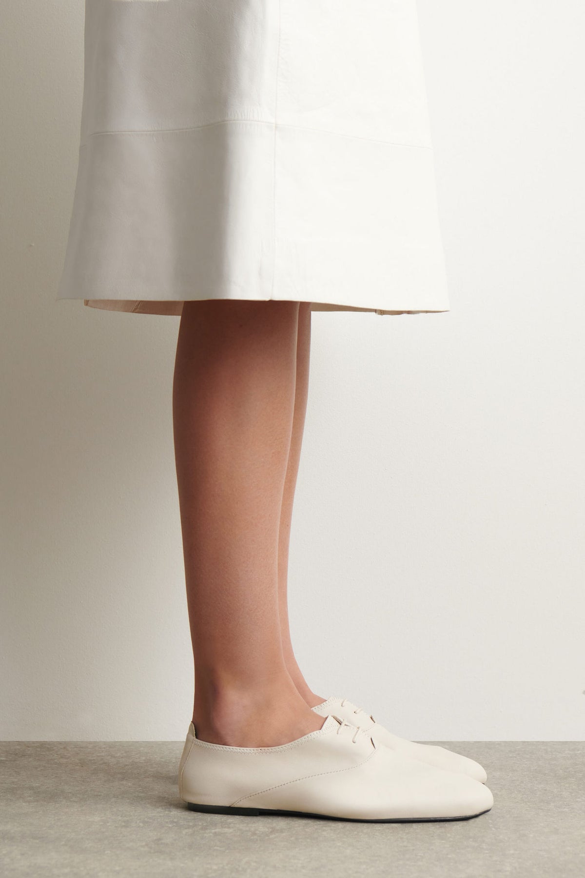 SOFT LEATHER BROGUES — BEIGE DUSTY LIGHT