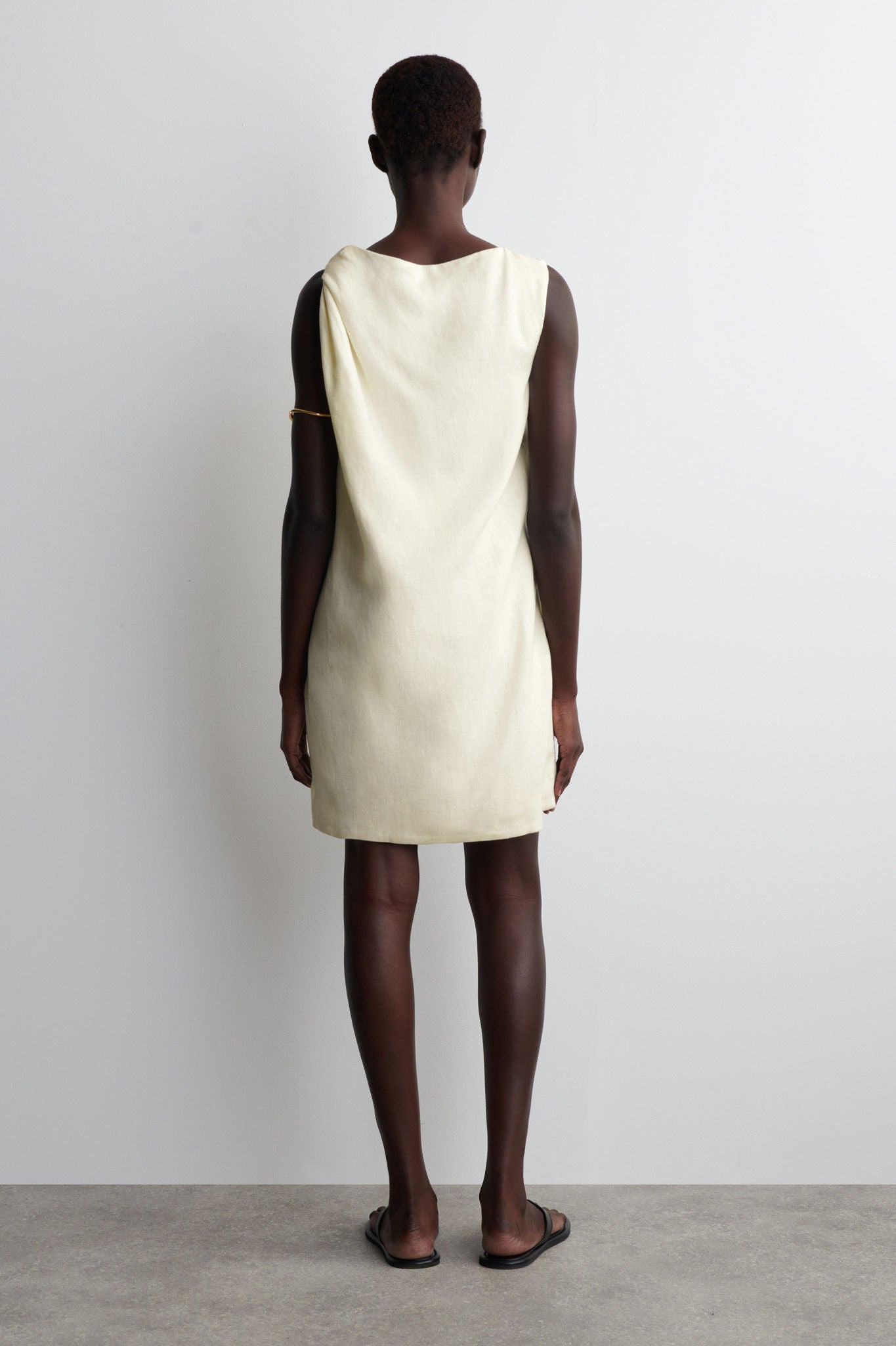 ワンピース COS TWIST-DETAIL MINI DRESS COS Twist-Detail Mini Dress | endource