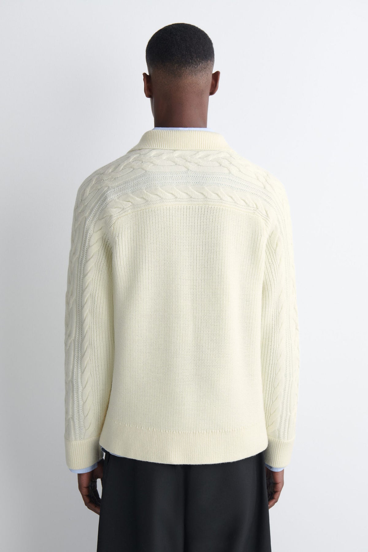 CABLE-DETAIL KNITTED WOOL POLO SHIRT — White dusty light