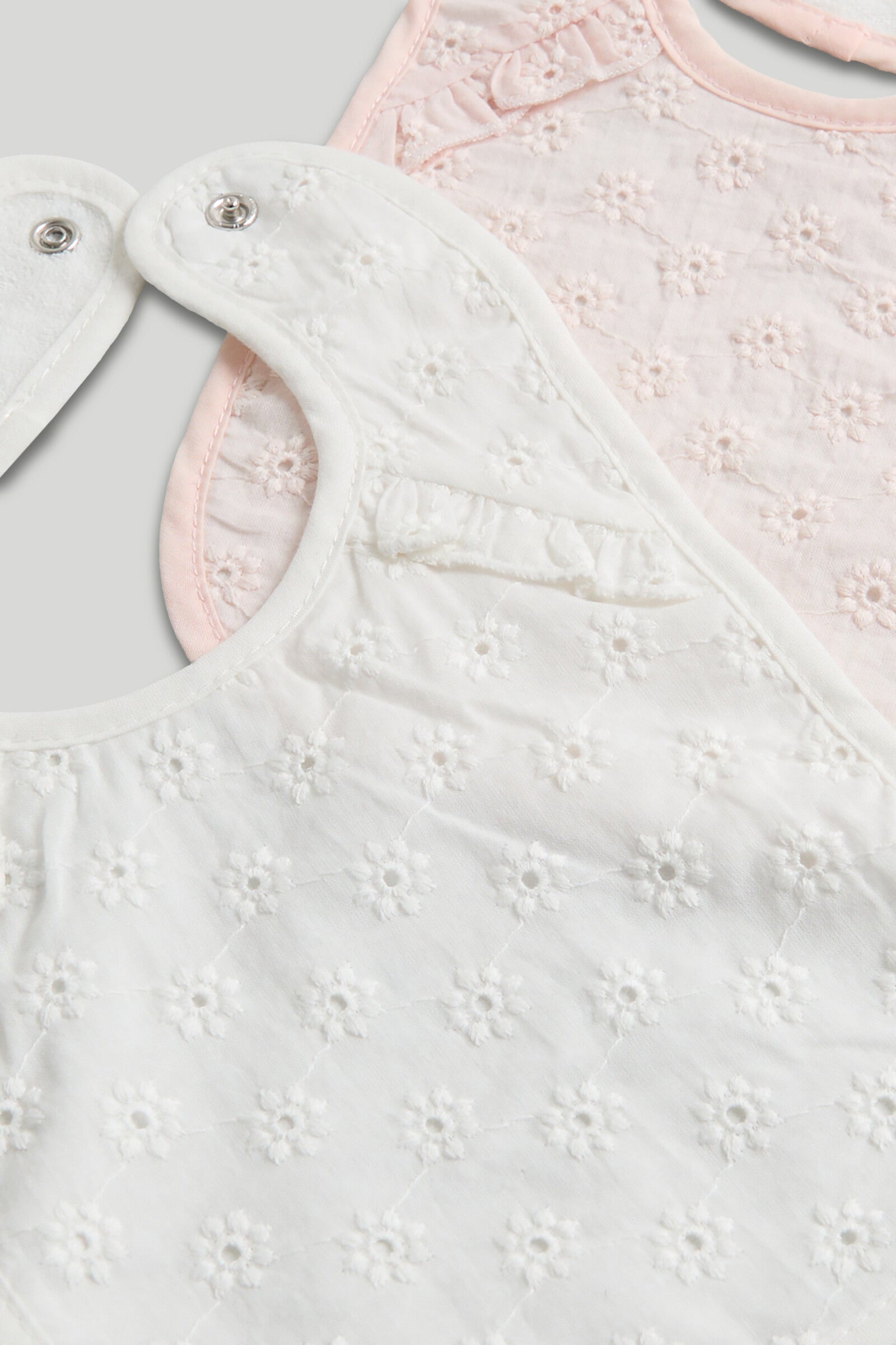 2 Pack Broderie Newborn Bibs
