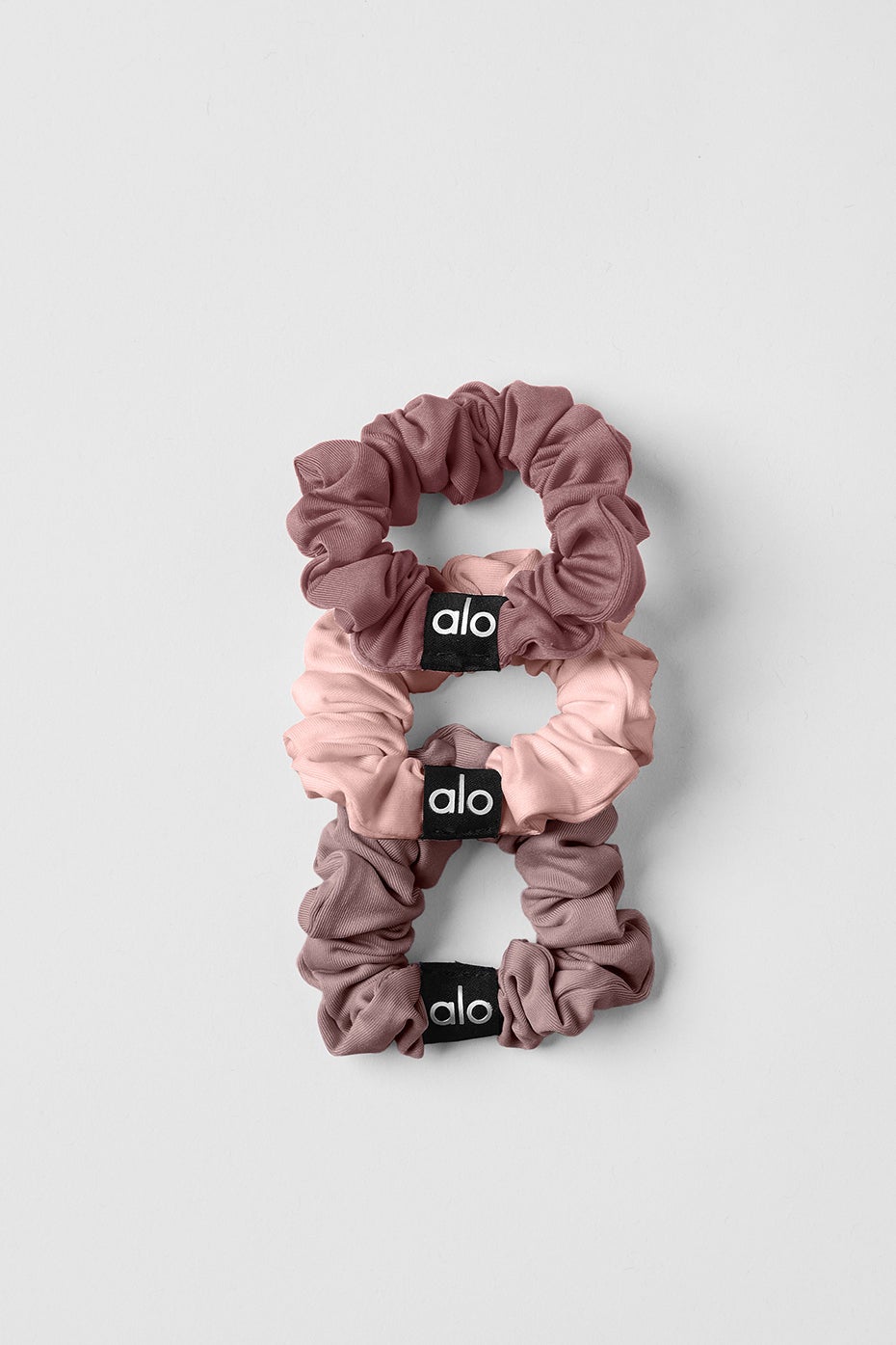 【Alo Yoga】新色 Fresh Mini Scrunchie 3-Pack シュシュ Fresh Mini Scrunchie (3-pack) | Alo Yoga Kuwait