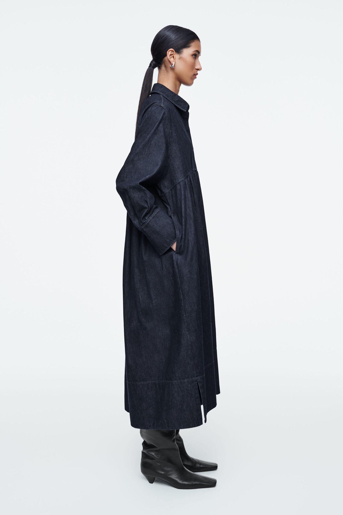 ワンピース COS OVERSIZED DENIM MIDI SHIRT DRESS DENIM MIDI SHIRT DRESS - DARK INDIGO | COS