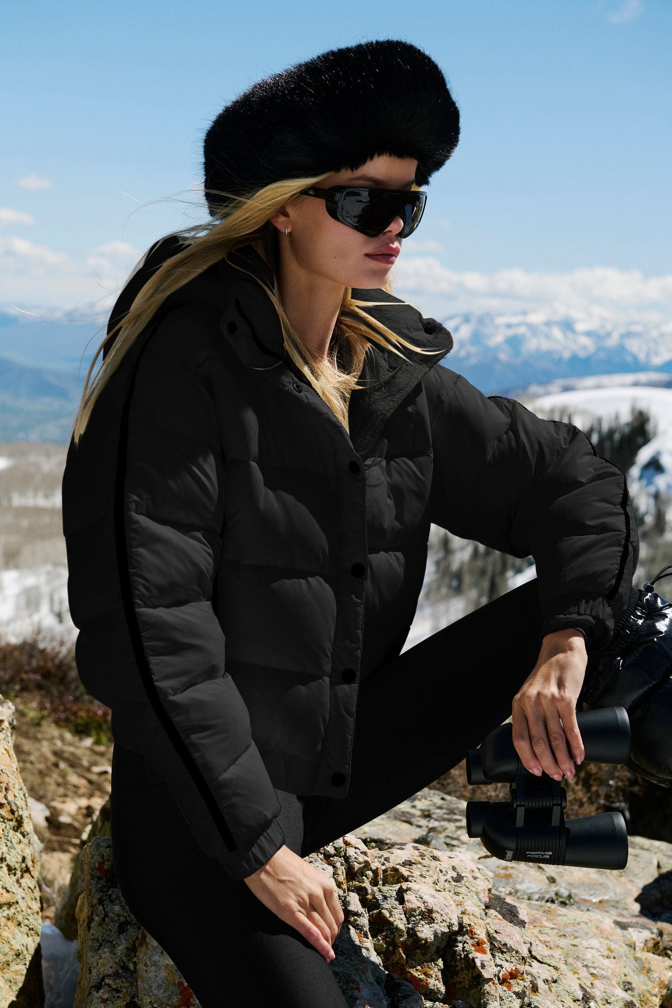 US爆発的人気★ALO Yoga ASPEN LOVE パファージャケット ダウン Black Aspen Love hooded quilted padded ripstop jacket | ALO