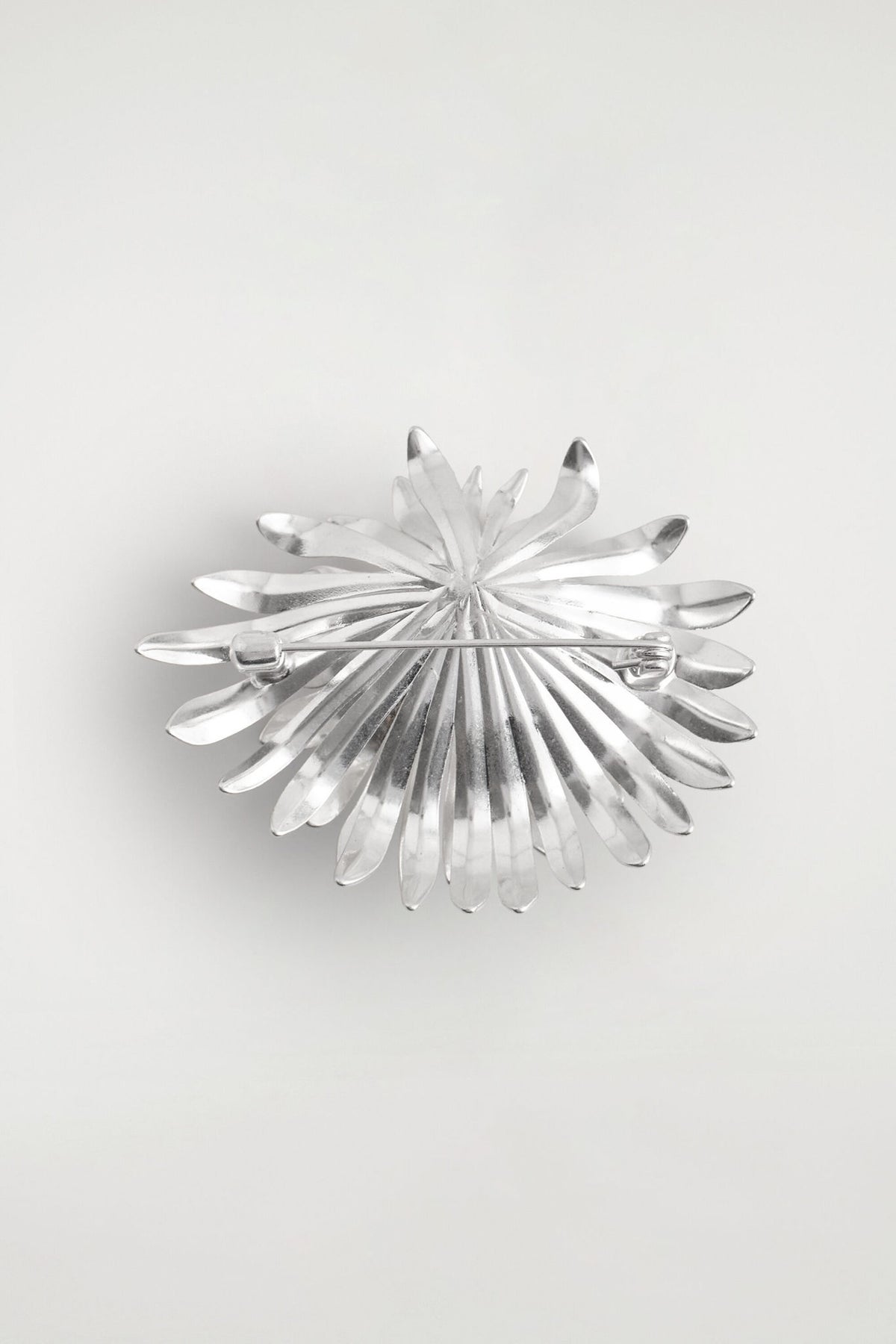 ABSTRACT FLORAL BROOCH — Undefined