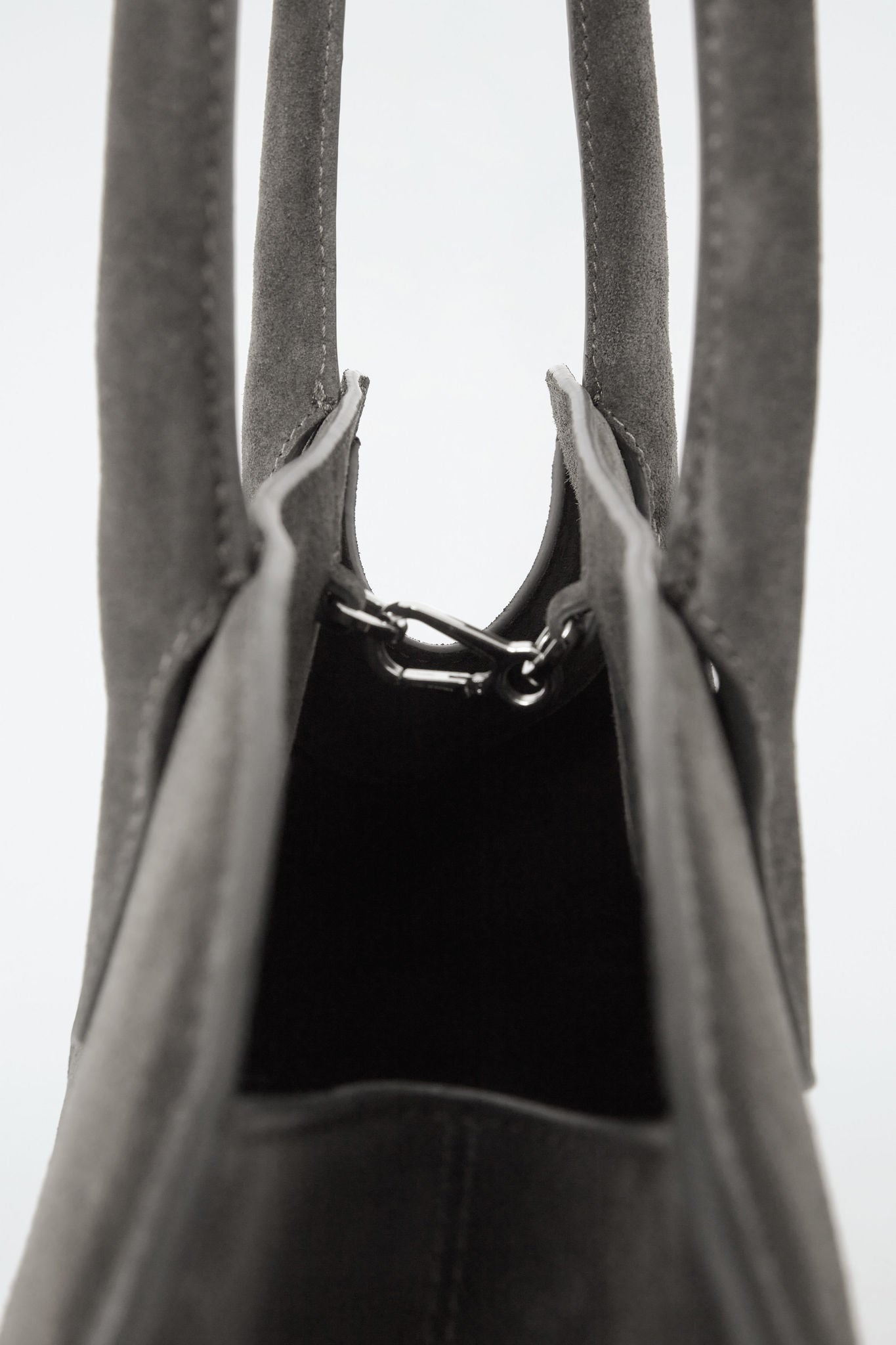 Shop SMALL STUDIO BOWLING BAG - LEATHER online | COS UAE Shop SMALL STUDIO BOWLING BAG - LEATHER online | COS UAE