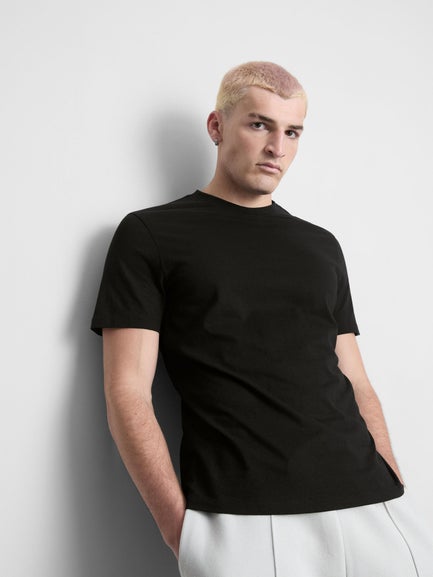 A regular-fit T-shirt with short sleeves and a crew neckline
