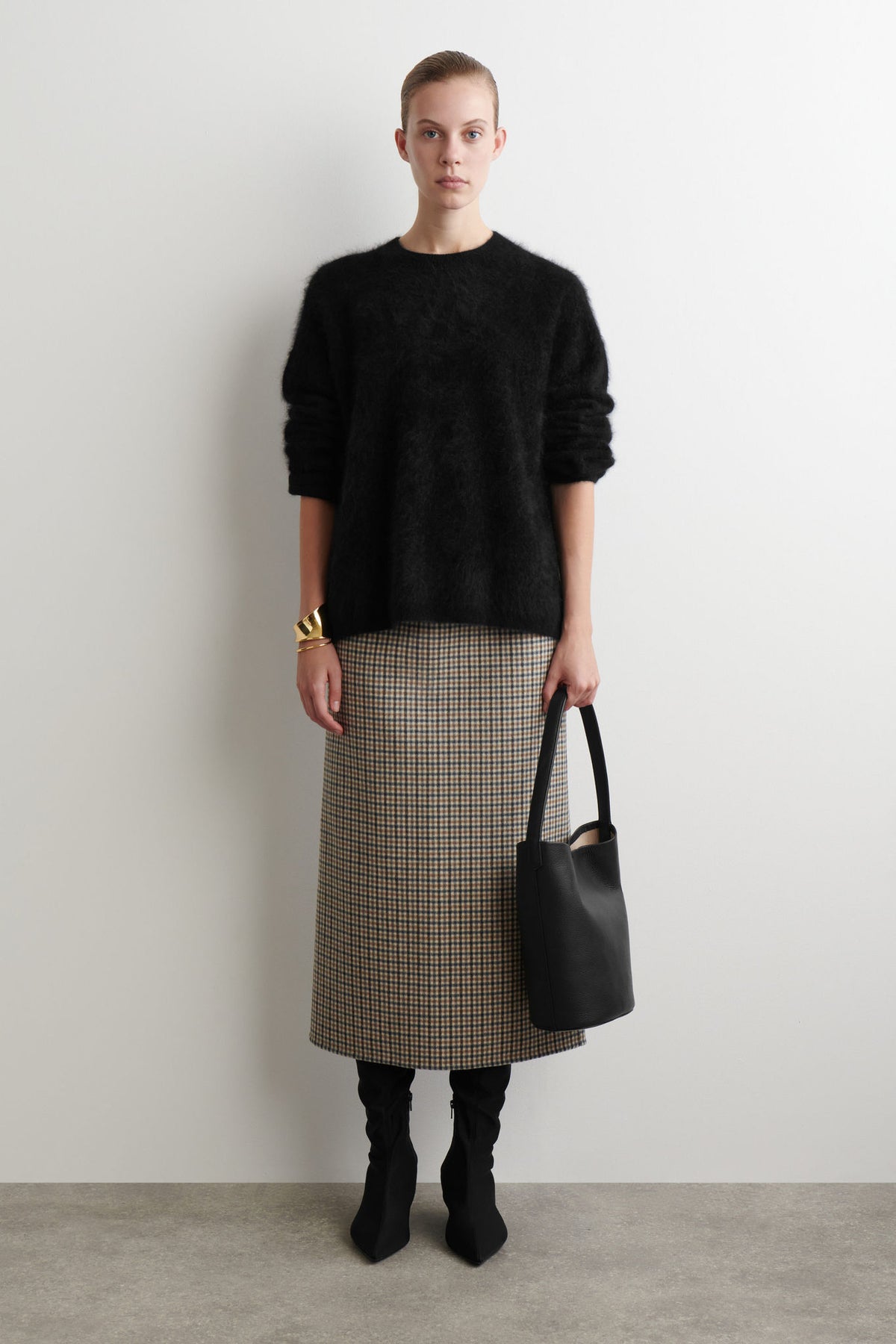 BRUSHED PURE CASHMERE CREW-NECK SWEATER — Black dark