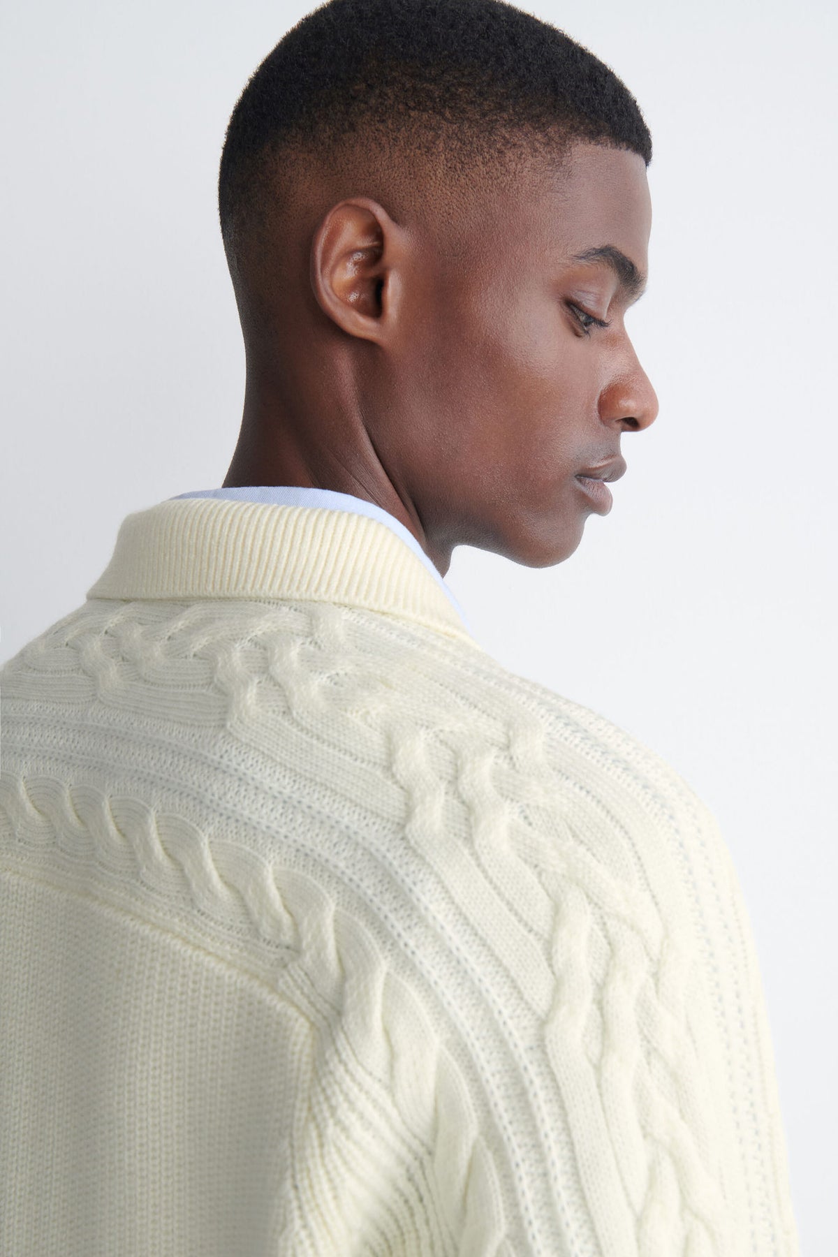 CABLE-DETAIL KNITTED WOOL POLO SHIRT — White dusty light
