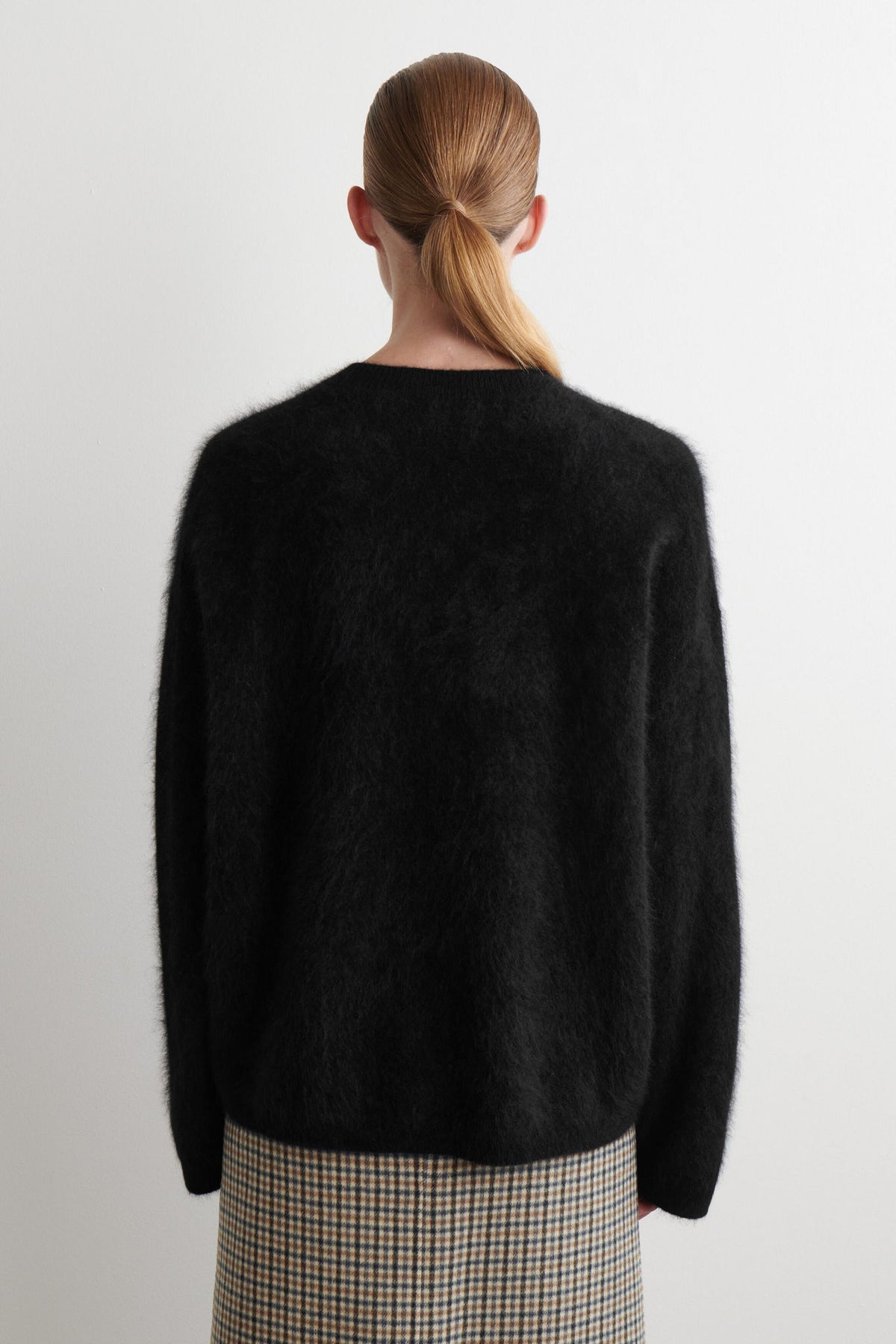 BRUSHED PURE CASHMERE CREW-NECK SWEATER — Black dark