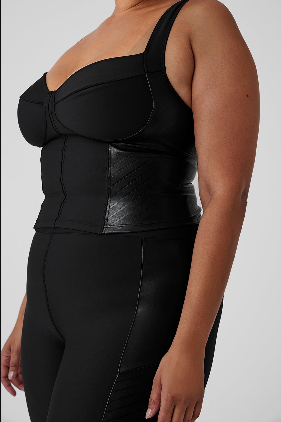 ブラジャー [Alo Yoga] Airlift Winter Warm Cropped Supermoto Tank Airlift Winter Warm Cropped Supermoto Tank - Fog | ALO