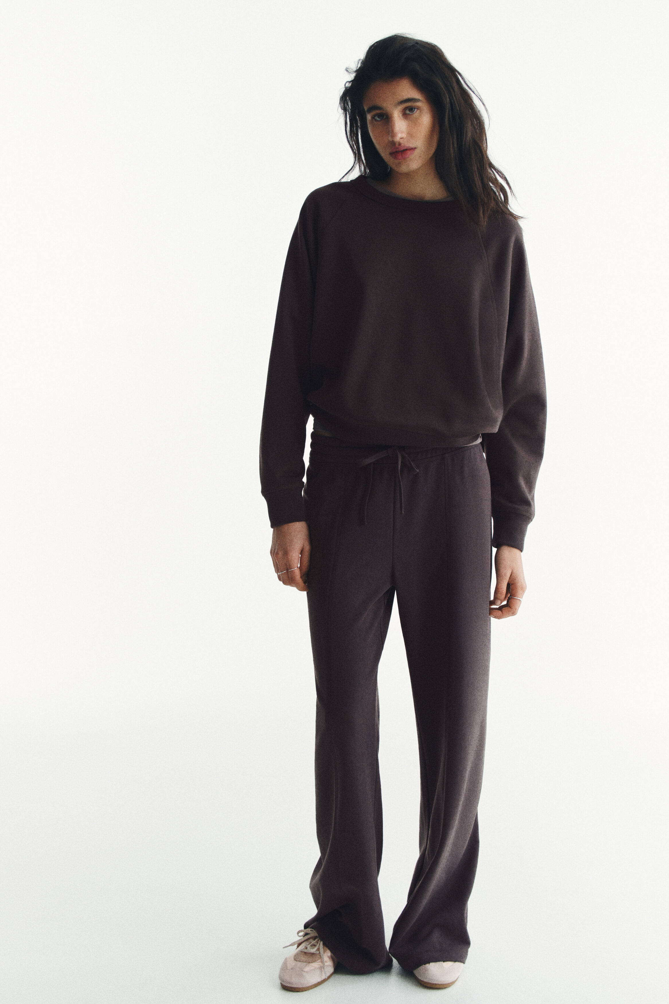 Raglan-sleeved sweatshirt