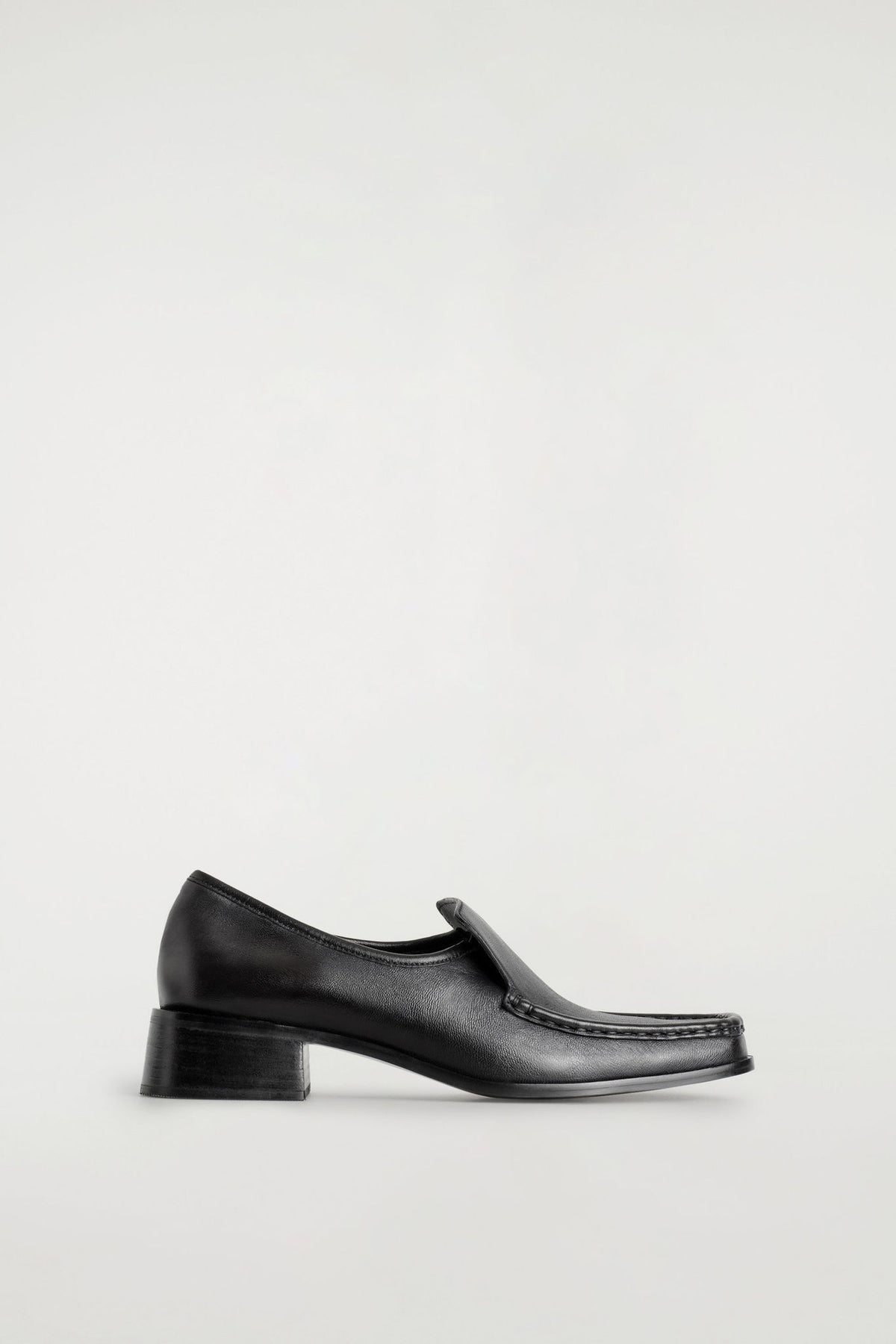 SQUARE-TOE LEATHER HEELED LOAFERS — Black dark