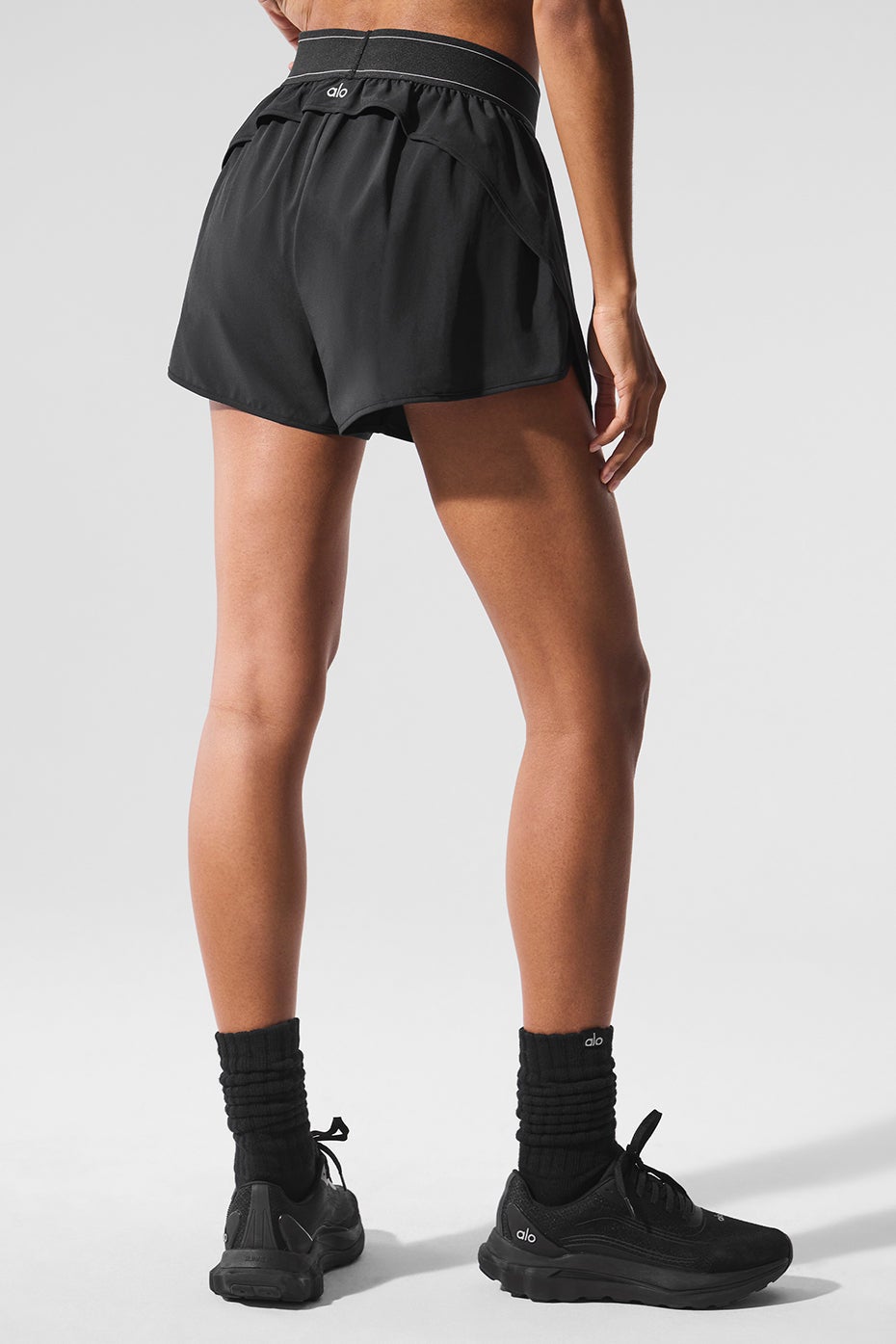 Alo yoga match poInt short 黒 Mサイズ Match Point Short - Black | ALO