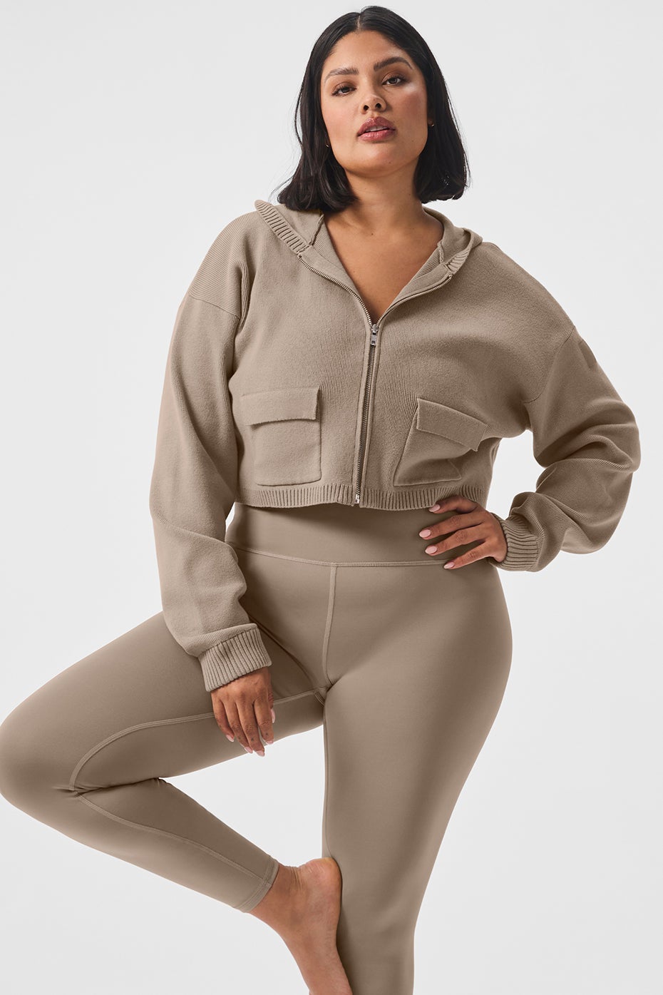 Alo Yoga【アロー】Scholar ニットコットン フード付き セーター Buy Scholar Knit Cargo Full Zip Hoodie online | Alo Yoga Qatar
