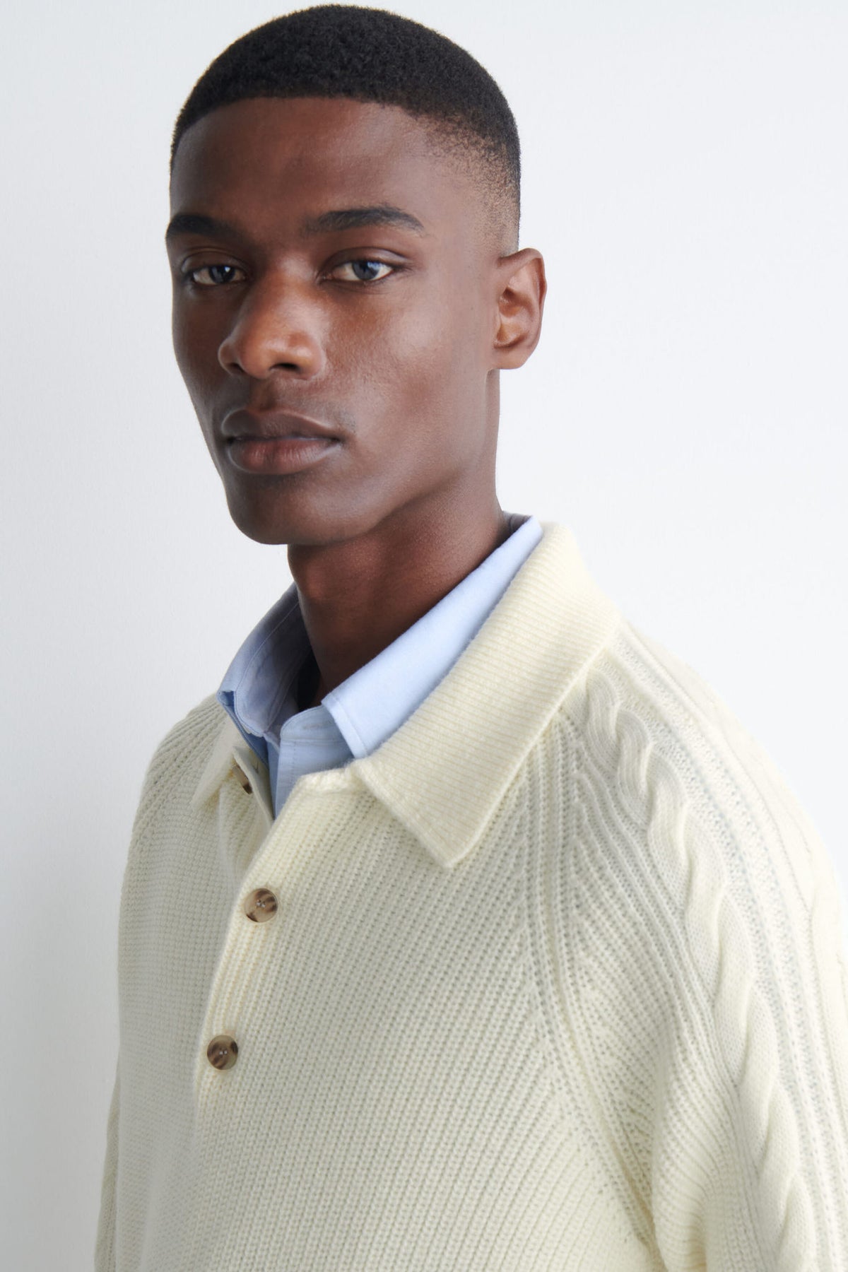 CABLE-DETAIL KNITTED WOOL POLO SHIRT — White dusty light
