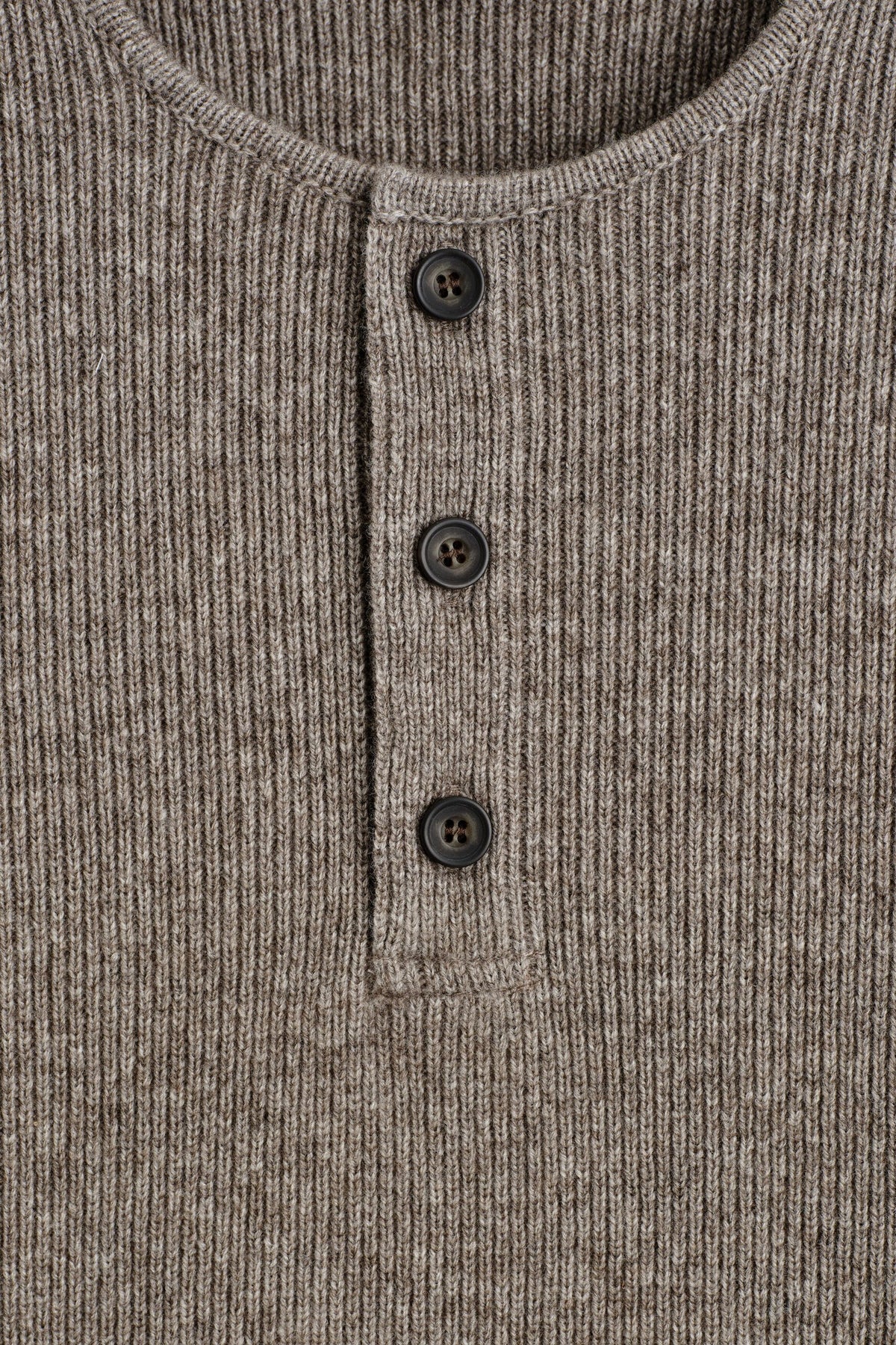 KNITTED MERINO-YAK HENLEY TOP — BEIGE DARK