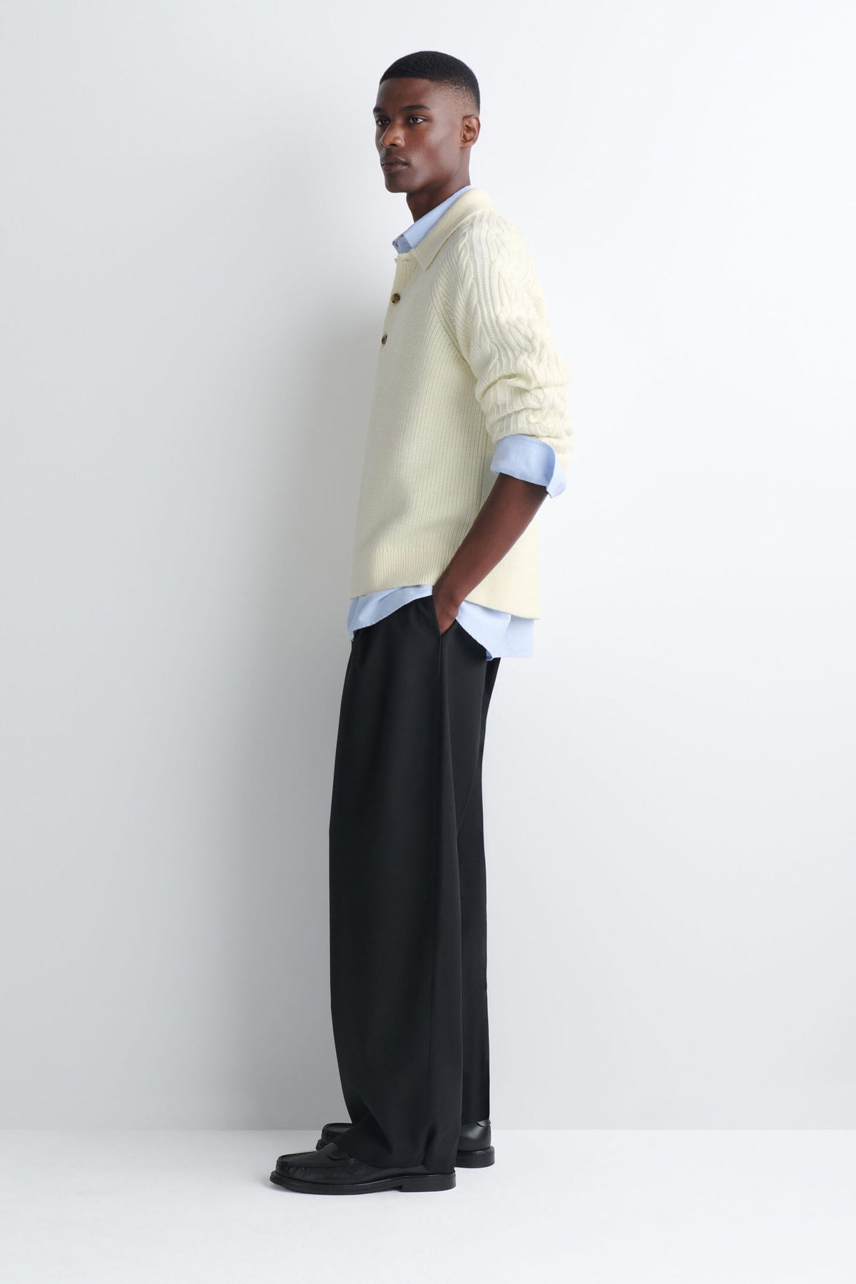 CABLE-DETAIL KNITTED WOOL POLO SHIRT — White dusty light