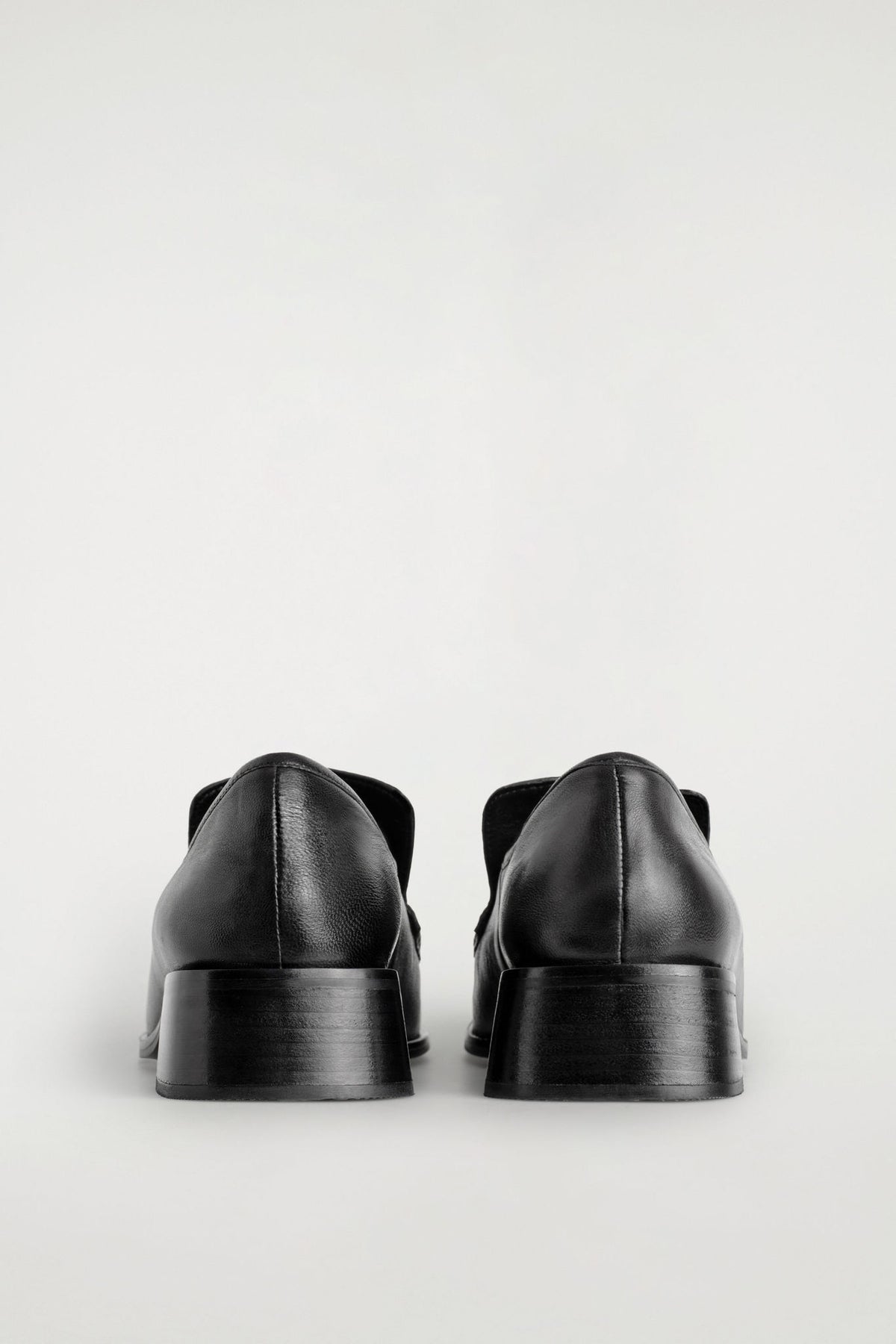 SQUARE-TOE LEATHER HEELED LOAFERS — Black dark