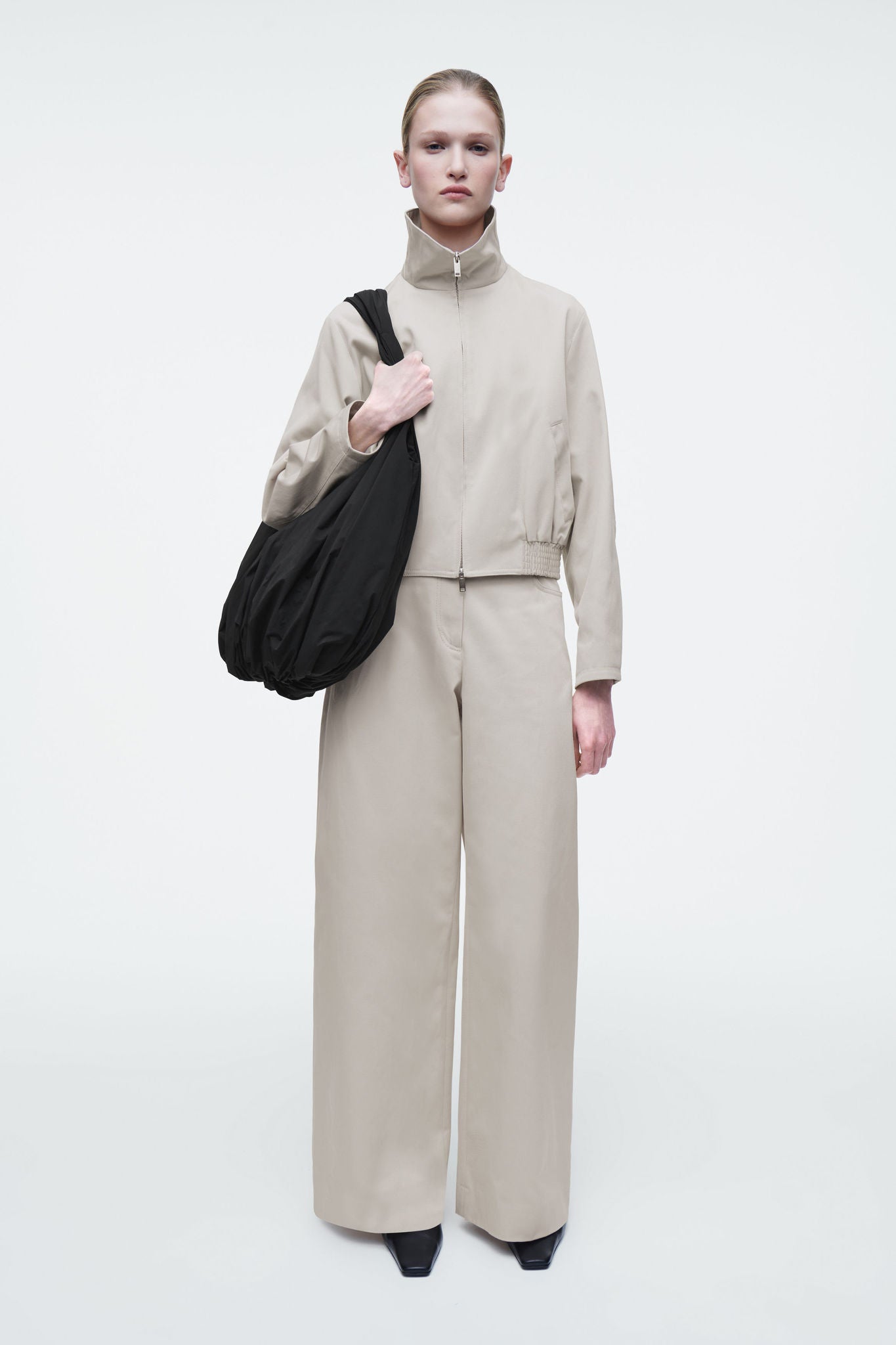 COS CLOUD TOTE トートバッグ CLOUD TOTE - LEATHER - BLACK | COS
