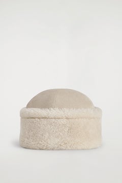 SHEARLING HAT — White dusty light 3