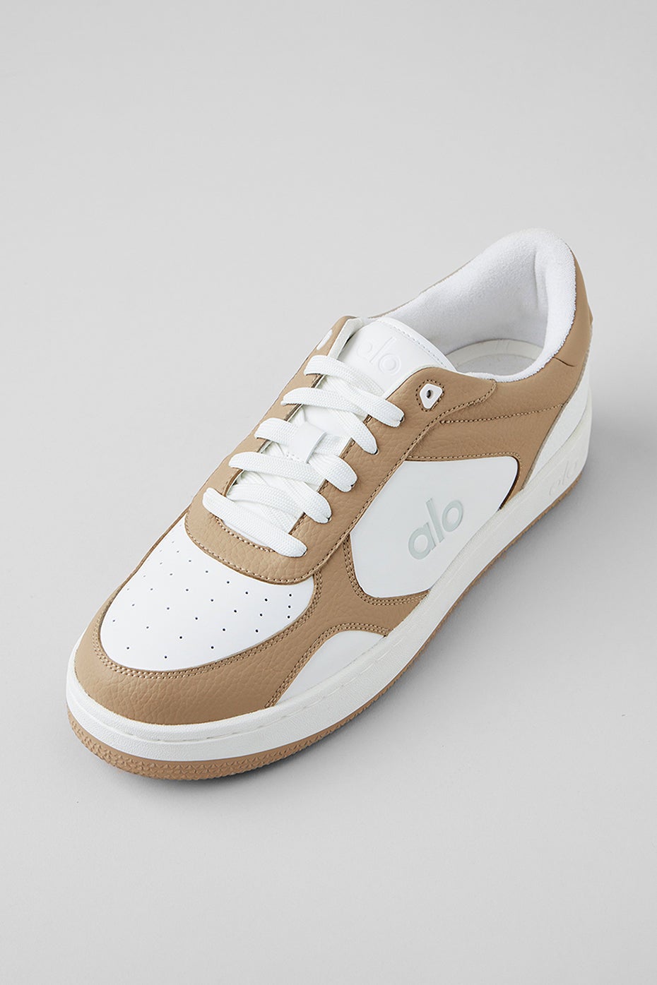 【ALO Yoga】ALO X 01 CLASSIC シューズ 3色 Alo X 01 Classic - Unisex | Alo Yoga Qatar