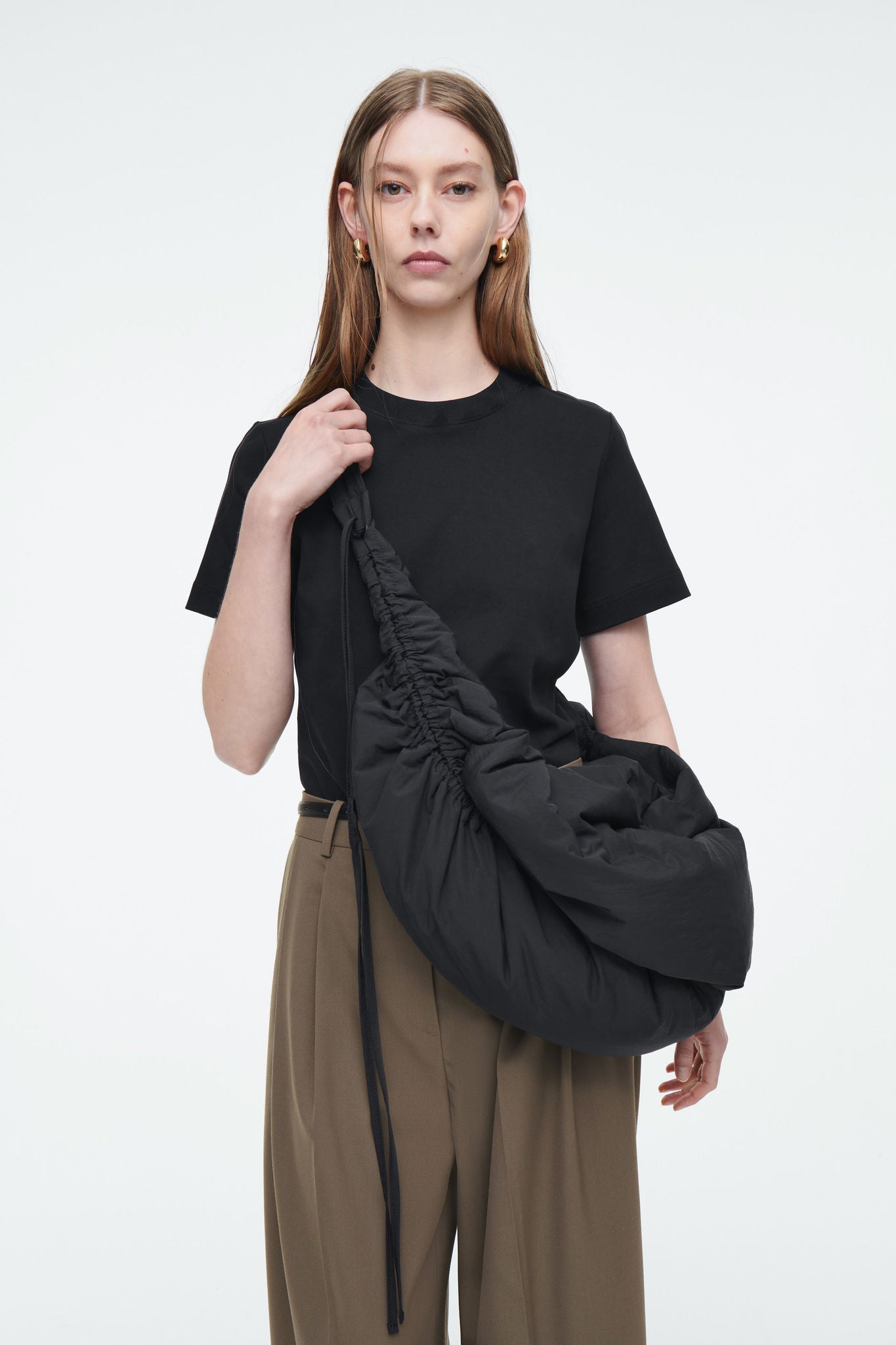 【COS】◆新商品◆CANOPY OVERSIZE CROSSBODY BAG◆Black◆ Shop CANOPY OVERSIZED CROSSBODY - NYLON online | COS Kuwait