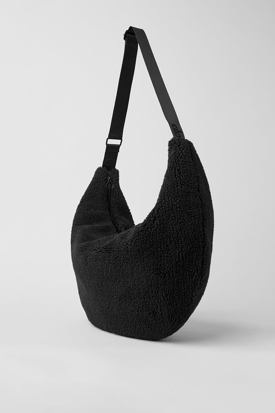 Sherpa Om The Go Sling Bag | Alo Yoga UAE
