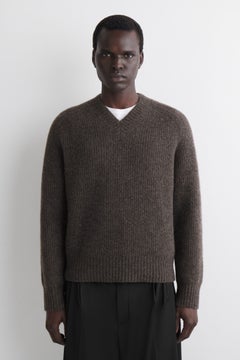 OVERSIZED WOOL-YAK V-NECK JUMPER — Mole medium dusty 1