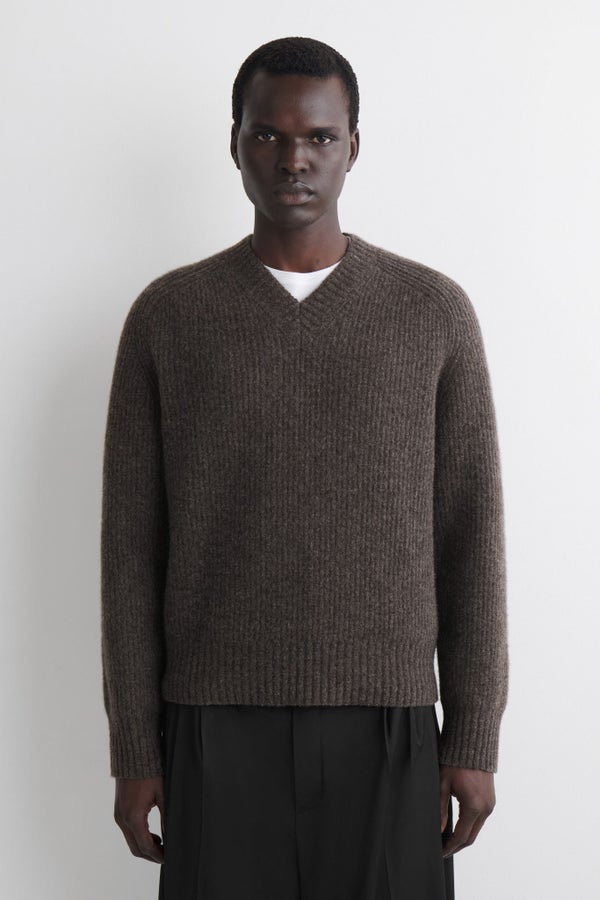 OVERSIZED WOOL-YAK V-NECK JUMPER — Mole medium dusty