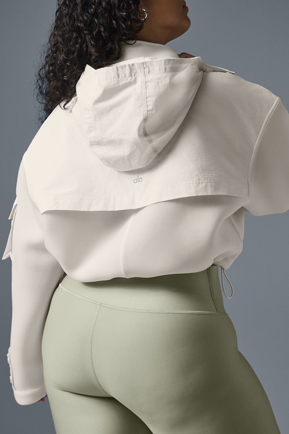 ジャケット [Alo Yoga] Cropped Engage Cargo Parka Cropped Engage Cargo Parka - Ivory | ALO