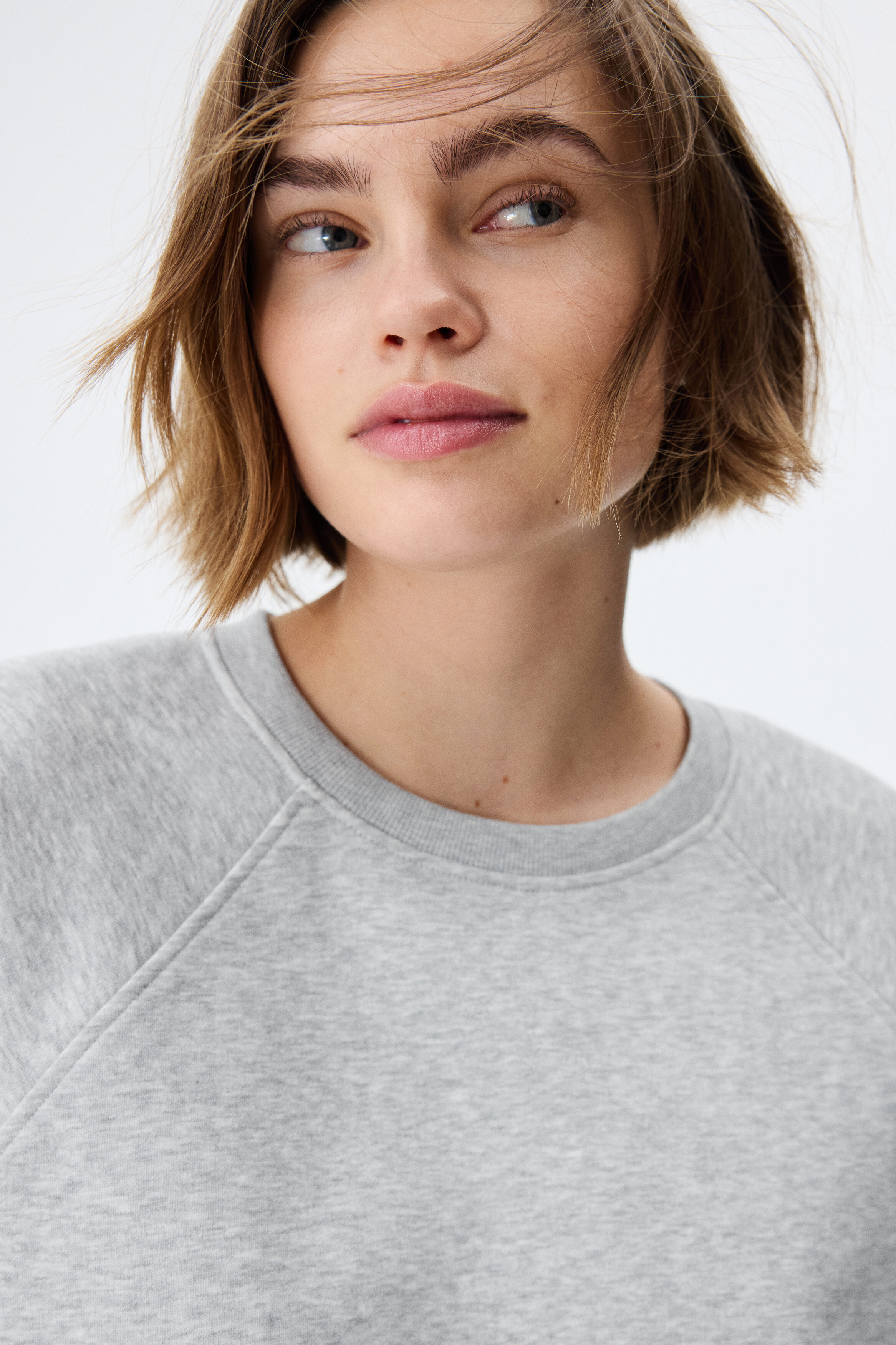 Short-sleeved sweatshirt