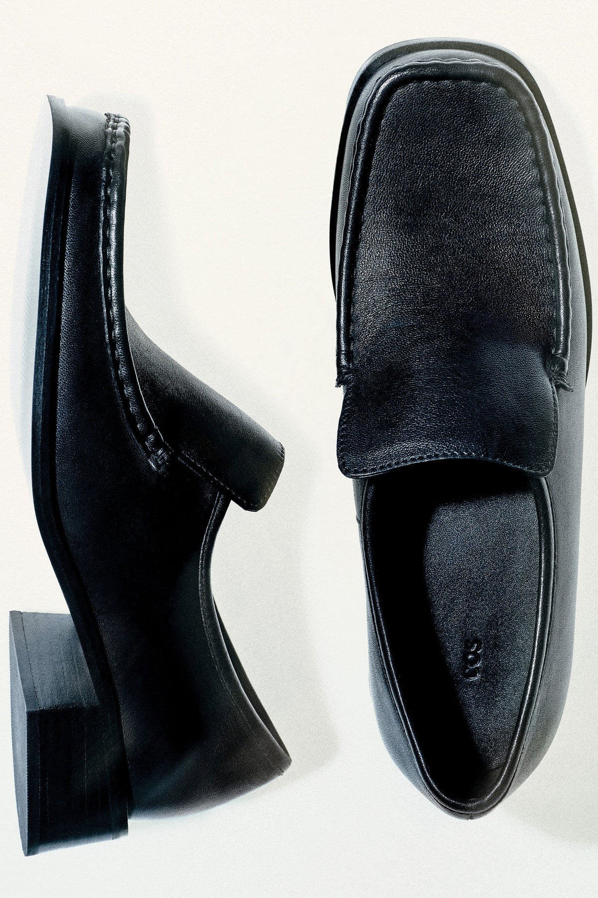 SQUARE-TOE LEATHER HEELED LOAFERS — Black dark
