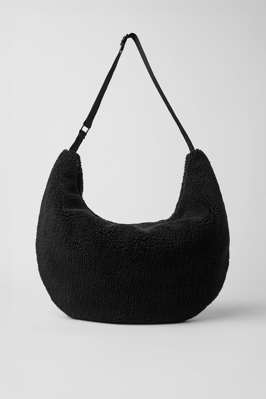 【ALO Yoga】Sherpa Om The Go スリング バッグ 2色 Sherpa Om The Go Sling Bag | Alo Yoga UAE