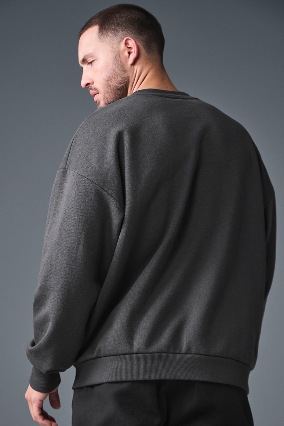 Accolade Crew Neck Pullover - Unisex | Alo Yoga Kuwait