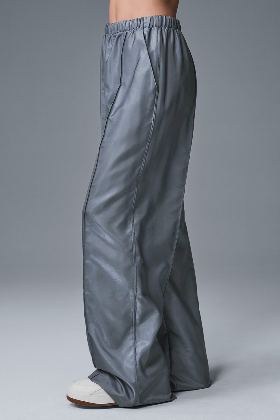 パンツ [Alo Yoga] Afterglow Wide Leg Track Pant Afterglow Wide Leg Track Pant - Steel Grey | ALO