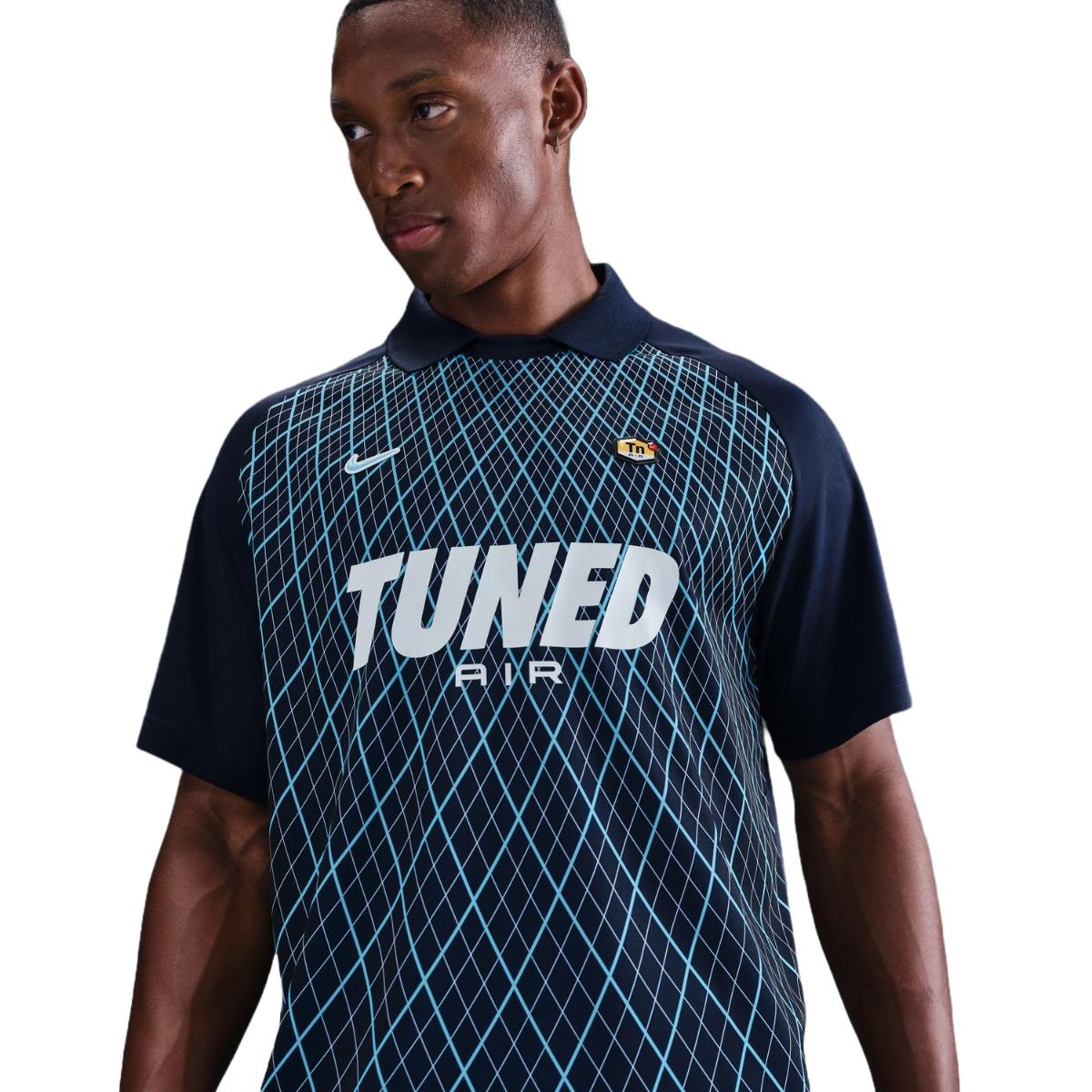 tee shirt nike foot locker