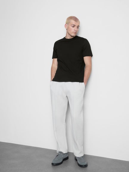 A regular-fit T-shirt with short sleeves and a crew neckline