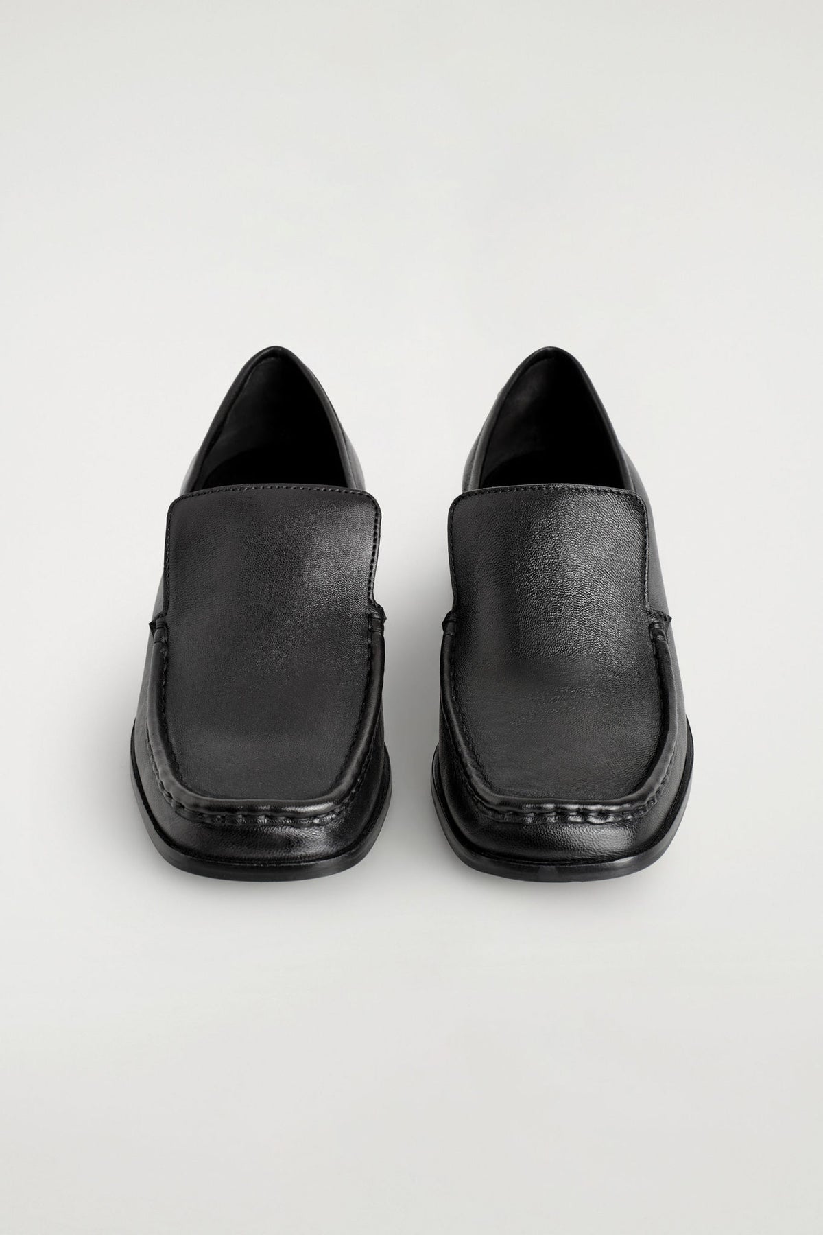 SQUARE-TOE LEATHER HEELED LOAFERS — Black dark