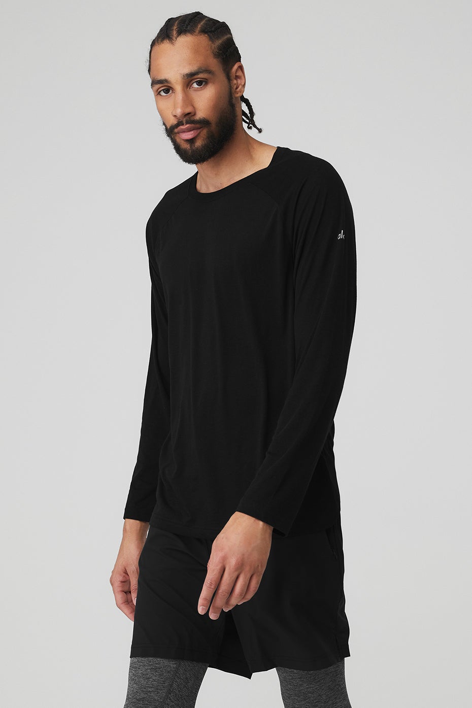 大人気【Alo Yoga】Triumph Long Sleeve Tee 長袖 シャツ Triumph Long Sleeve Tee - Black | ALO